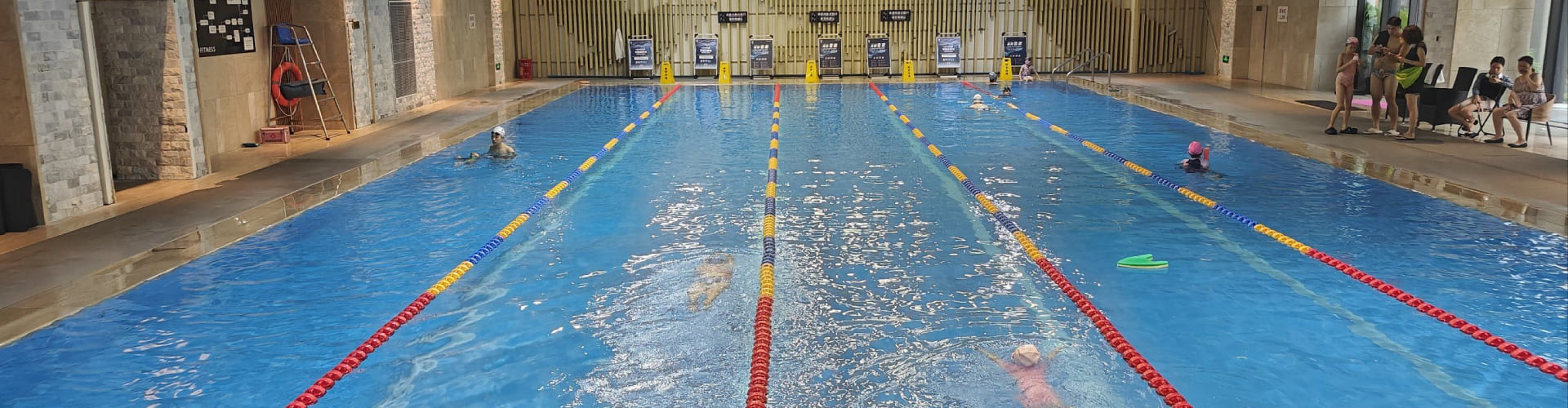 健身房泳池