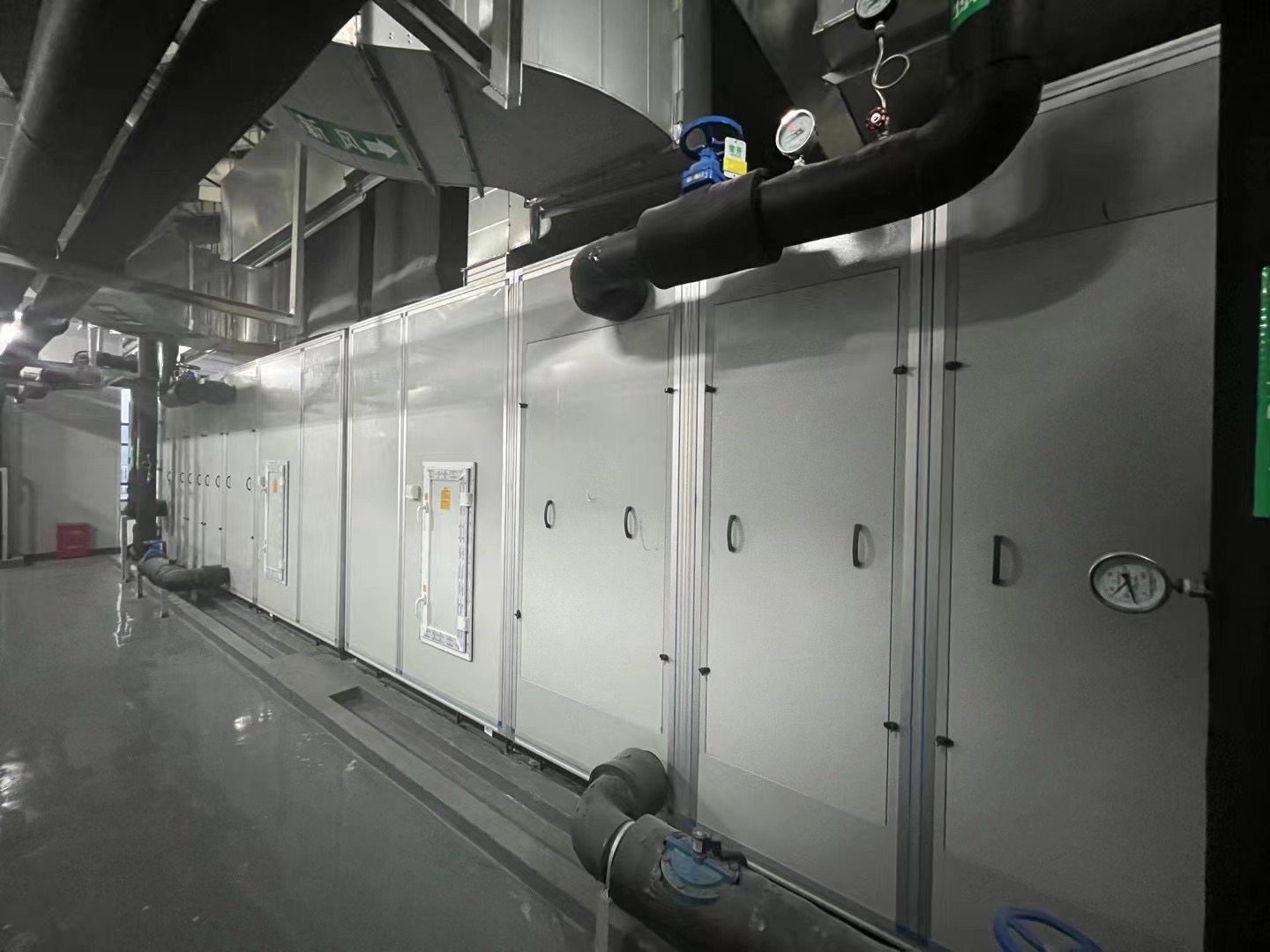 西安市温泉度假酒店泳池