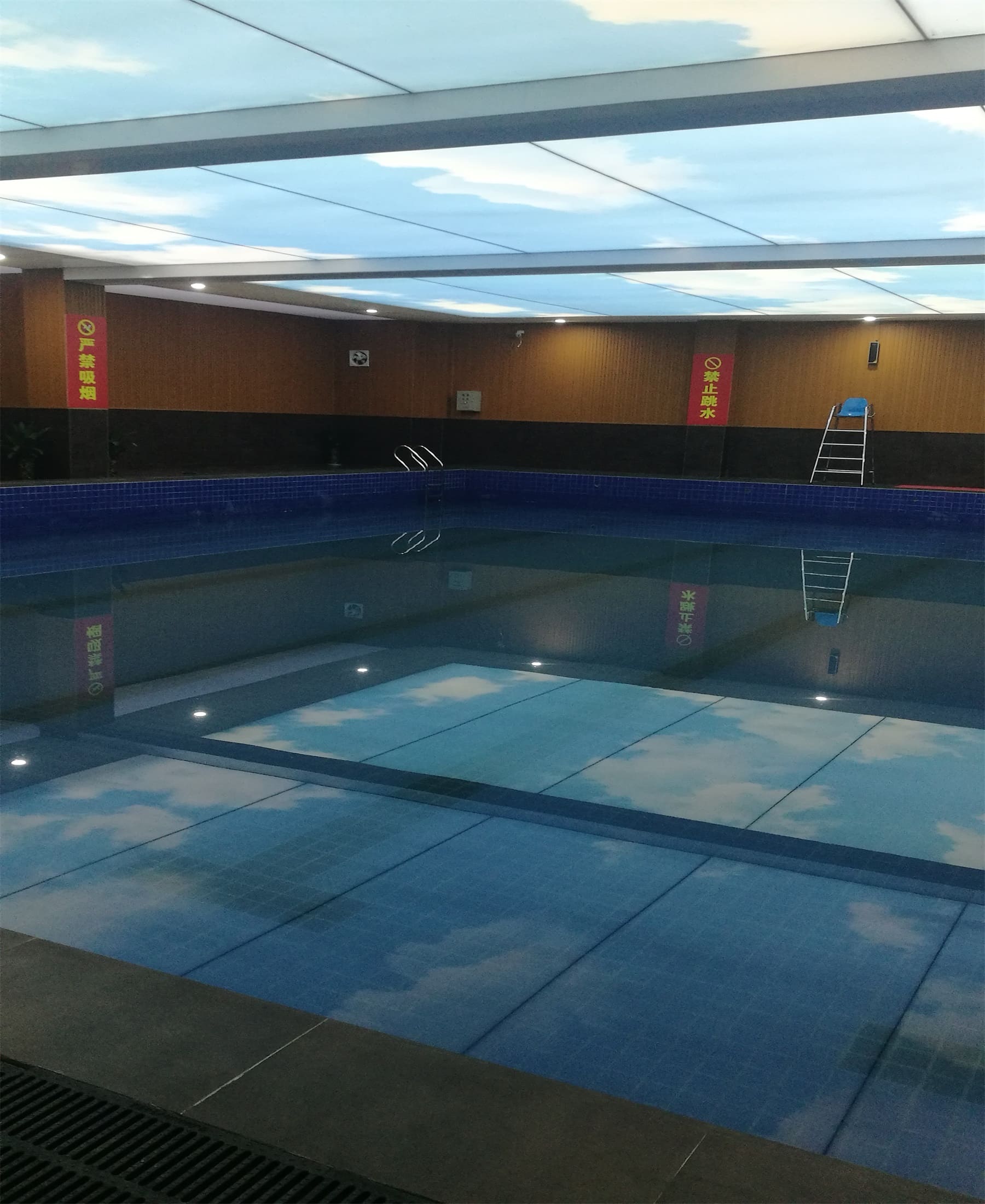 宝鸡市亚泰健身房泳池