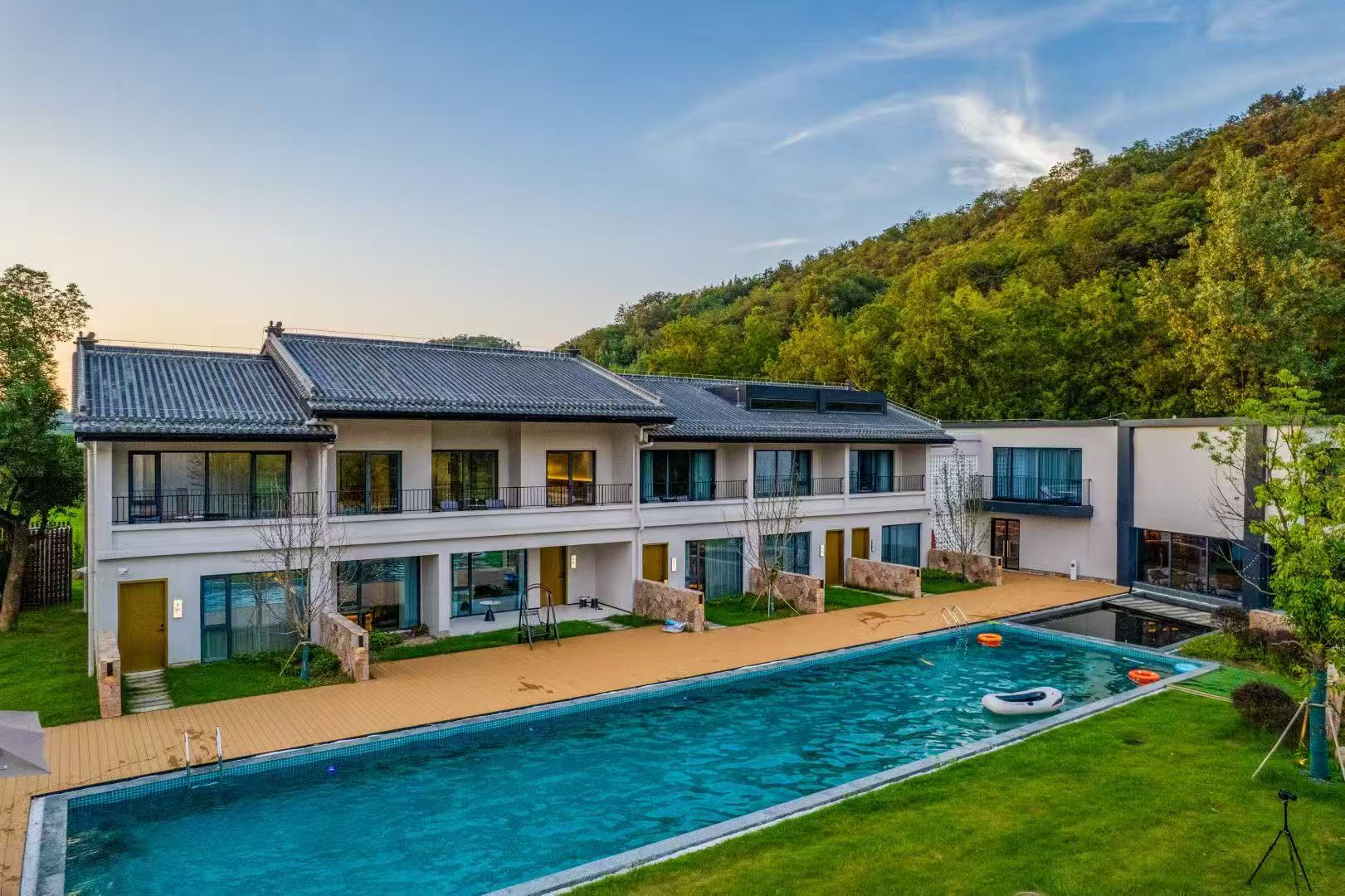 六安市韩家畈少间观山画民宿泳池