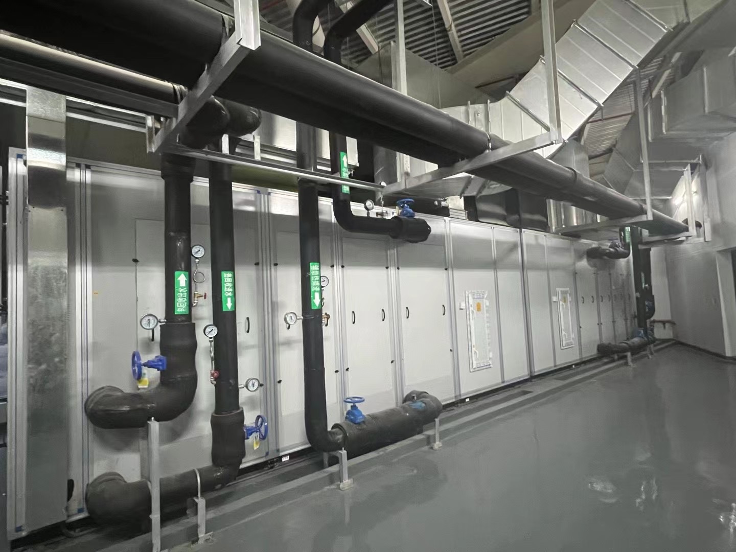 西安市温泉度假酒店泳池