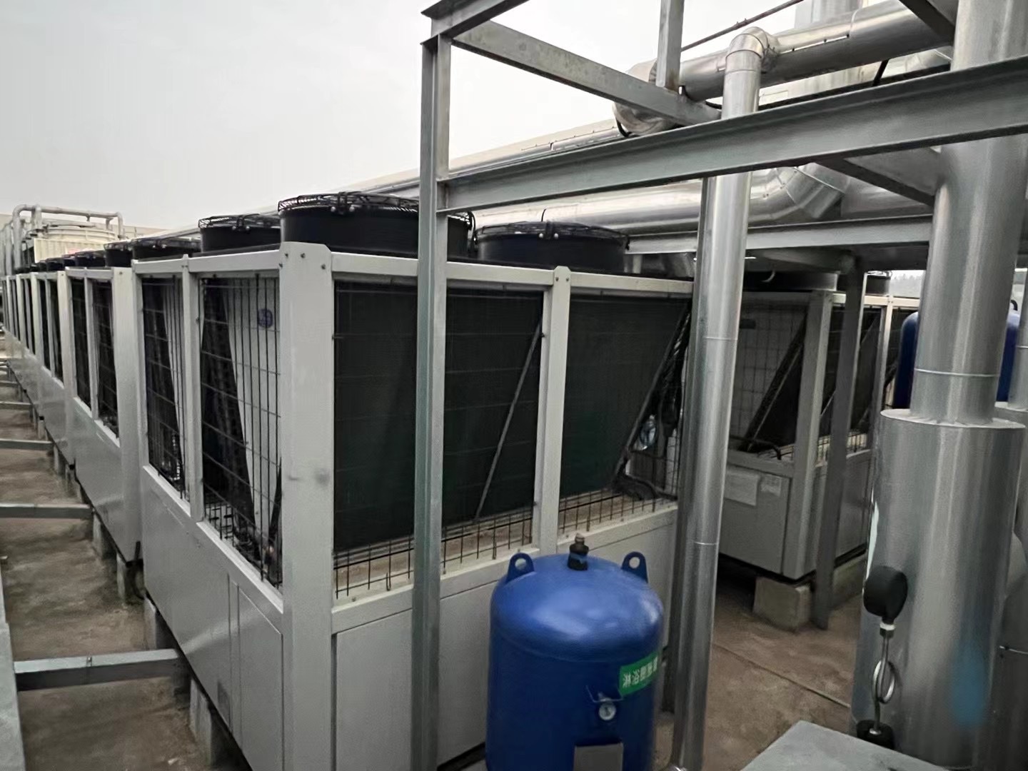 西安市温泉度假酒店泳池